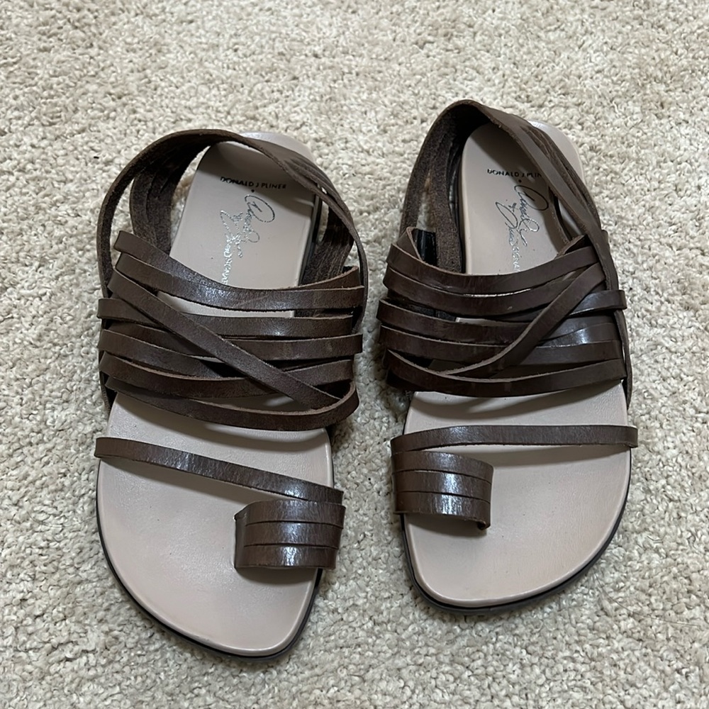 Donald Pliner brown leather sandal NWOB size 6.5